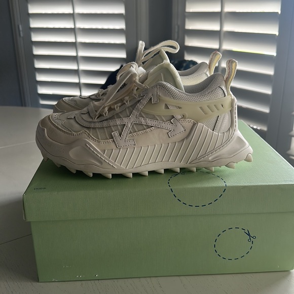 Off-White c/o Virgil Abloh - Picture 5 of 8